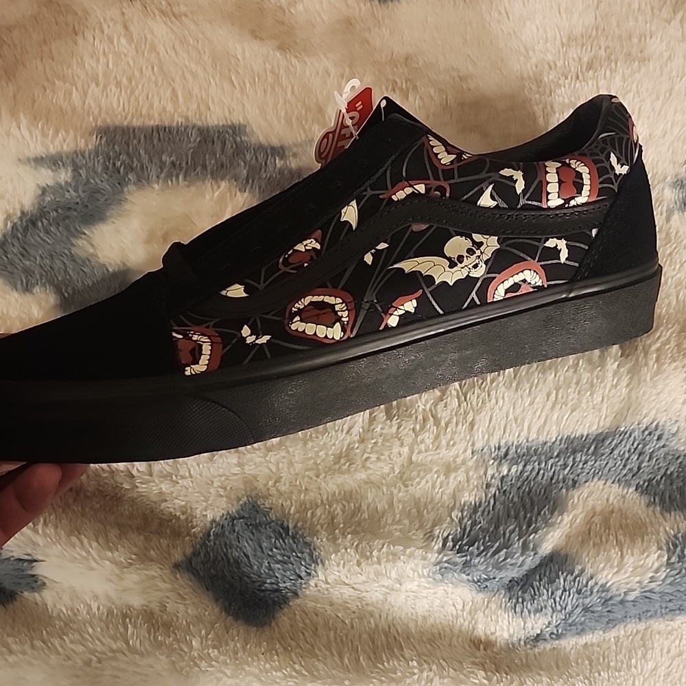VANS Old Skool (Glow Frights) 10.5 mens 12 womens